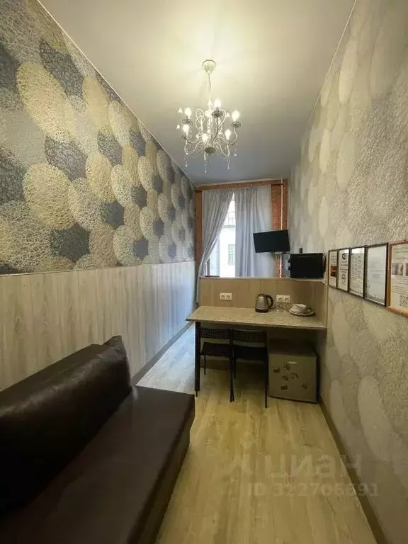 Комната Санкт-Петербург 10-я Васильевского острова линия, 15Б - Фото 1