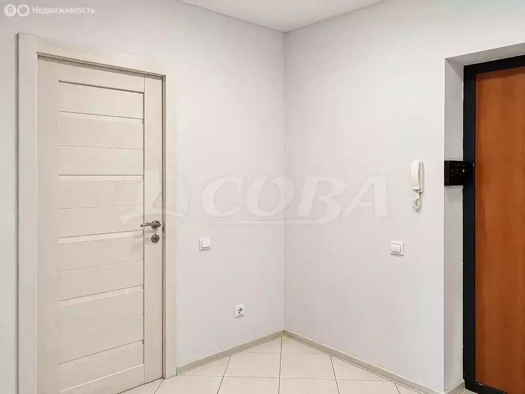 Квартира-студия: Тюмень, улица Тимофея Чаркова, 81 (27.7 м) - Фото 1