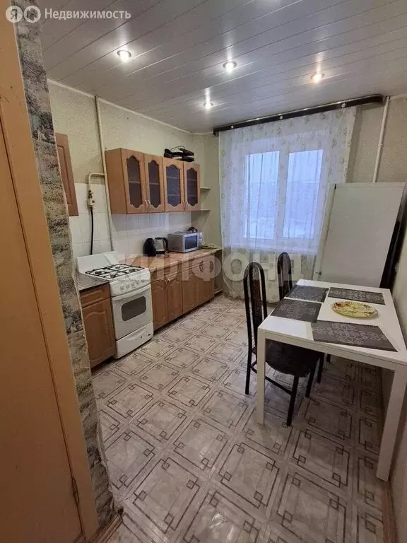 3-комнатная квартира: Нижний Тагил, Октябрьский проспект, 1 (63.8 м) - Фото 2