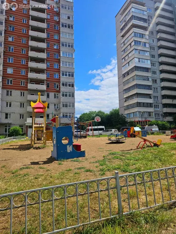 3-комнатная квартира: Омск, улица Арнольда Нейбута, 11 (71 м) - Фото 0