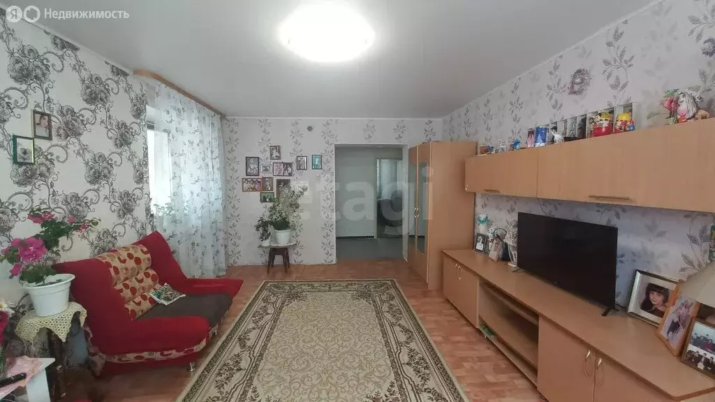 3-комнатная квартира: Заводоуковск, улица Усадьба ЛПХ, 21 (63 м) - Фото 1