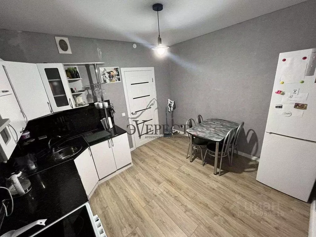 2-к кв. Белгородская область, Старый Оскол Дубрава мкр, 1 кв-л, 16 ... - Фото 2