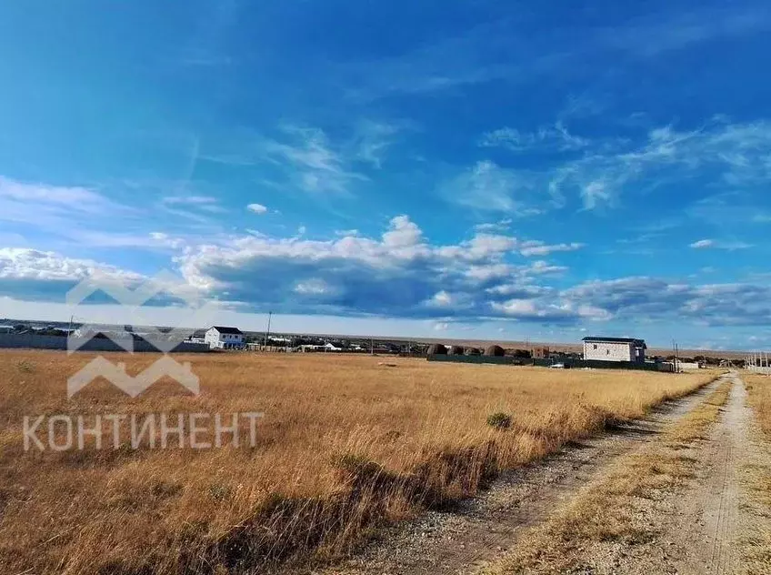 Участок в Крым, Черноморский район, Оленевское с/пос, с. Оленевка ул. ... - Фото 1