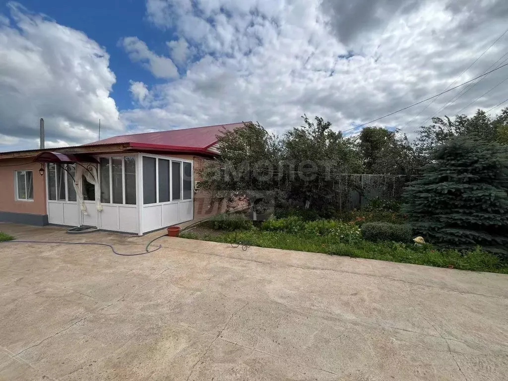 Дом в Оренбургская область, Соль-Илецкий муниципальный округ, с. ... - Фото 1