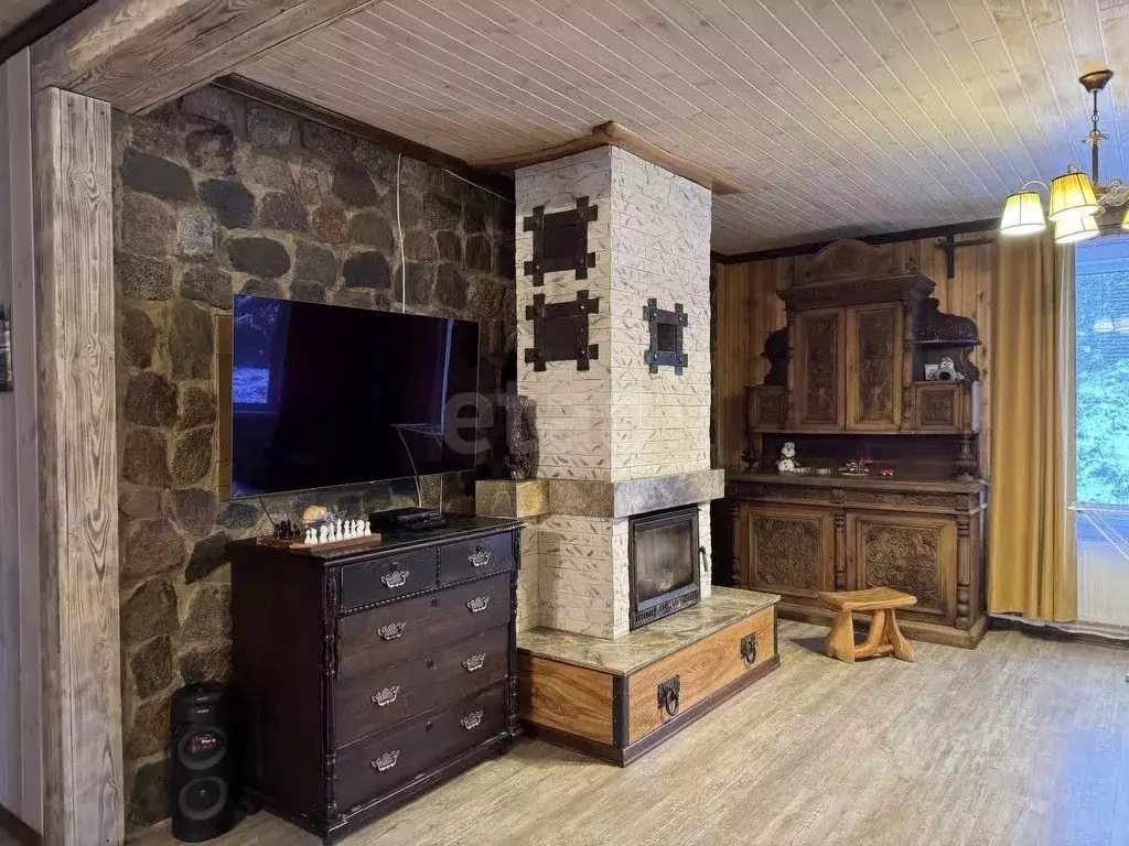 Дом в Псковская область, Себежское с/пос, д. Глубочица  (253 м) - Фото 1