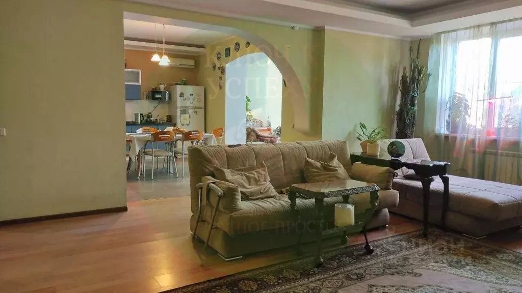 Коттедж в Волгоградская область, Волгоград Соловьиная ул. (375 м) - Фото 1