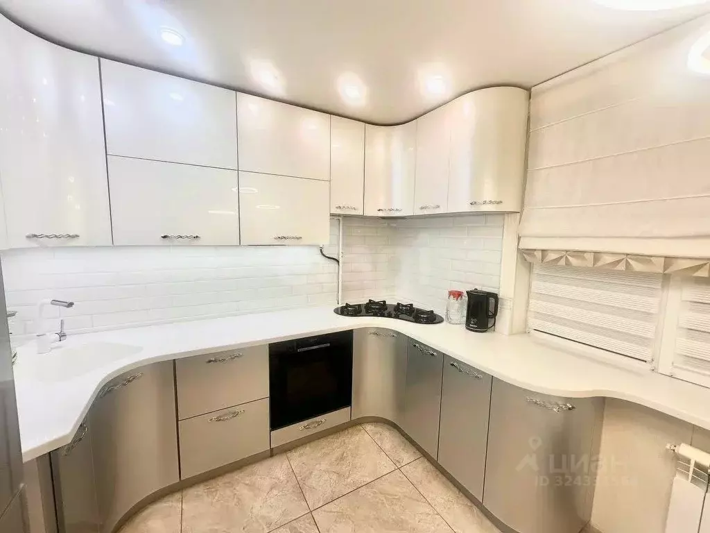 3-к кв. Ямало-Ненецкий АО, Новый Уренгой Советский мкр, 9/2 (65.2 м) - Фото 1