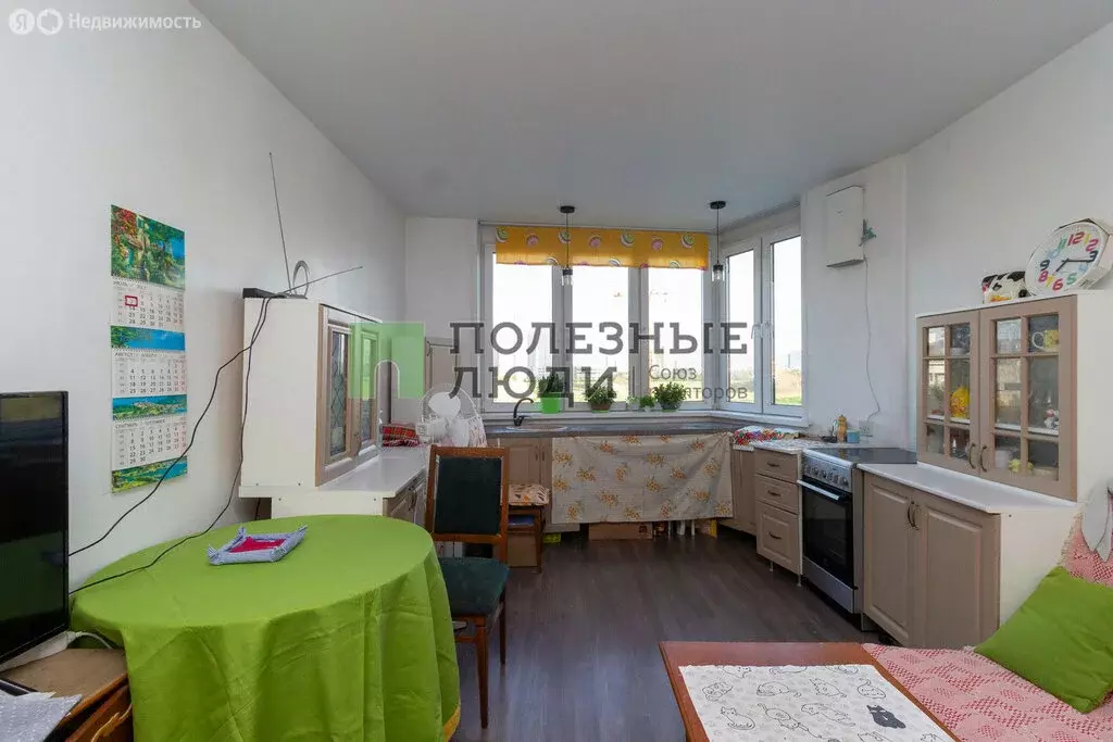 2-комнатная квартира: Красноярск, улица Петра Ломако, 16 (60 м) - Фото 1