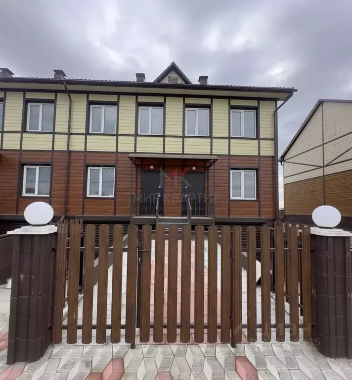 Таунхаус в Хакасия, Усть-Абаканский район, с. Калинино Зеленая ул., 65 ... - Фото 1