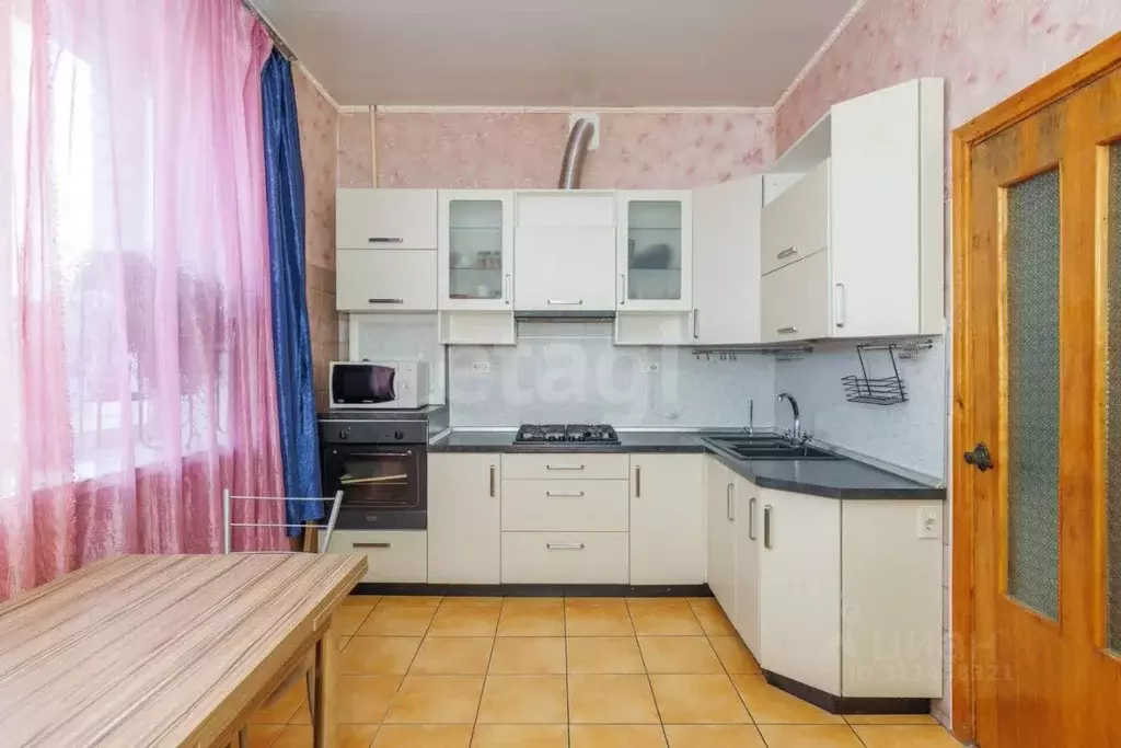 2-к кв. Брянская область, Брянск ул. 3-го Интернационала, 25А (71.5 м) - Фото 0