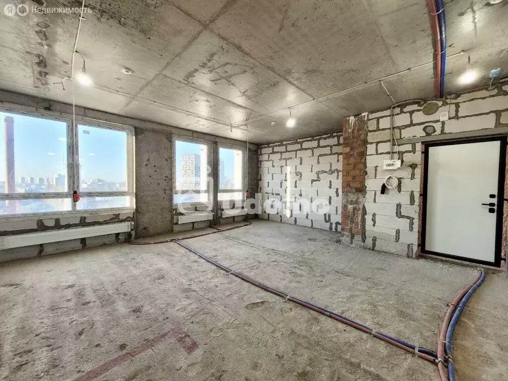 3-комнатная квартира: Уфа, улица Расула Гамзатова, 5 (62.9 м) - Фото 1