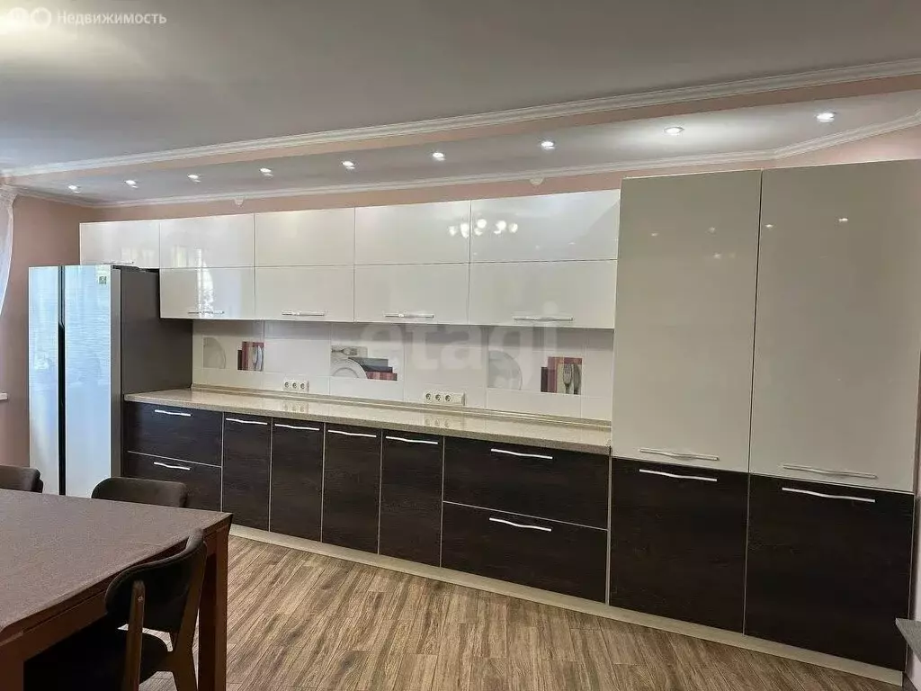 4-комнатная квартира: Энгельс, Одесская улица, 83 (179.4 м) - Фото 1