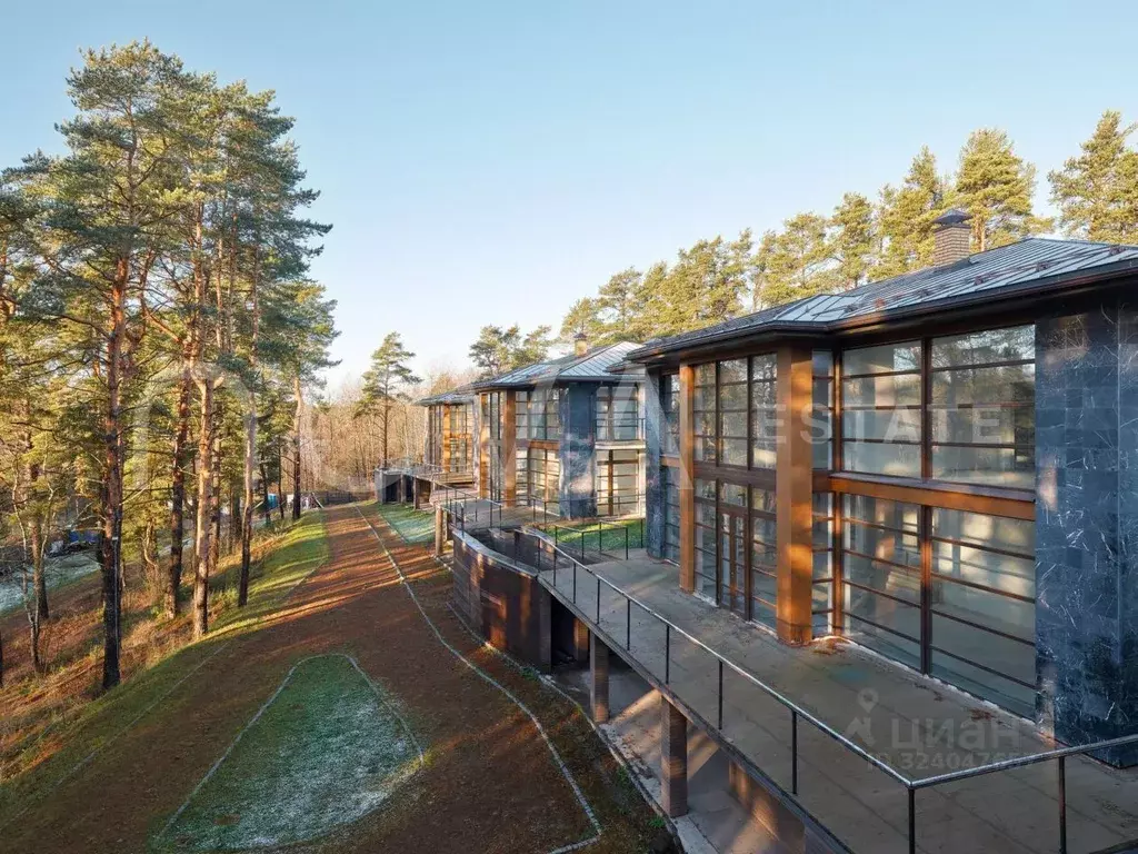 Дом в Санкт-Петербург пос. Солнечное, ул. Танкистов, 2Ж (3060 м) - Фото 1