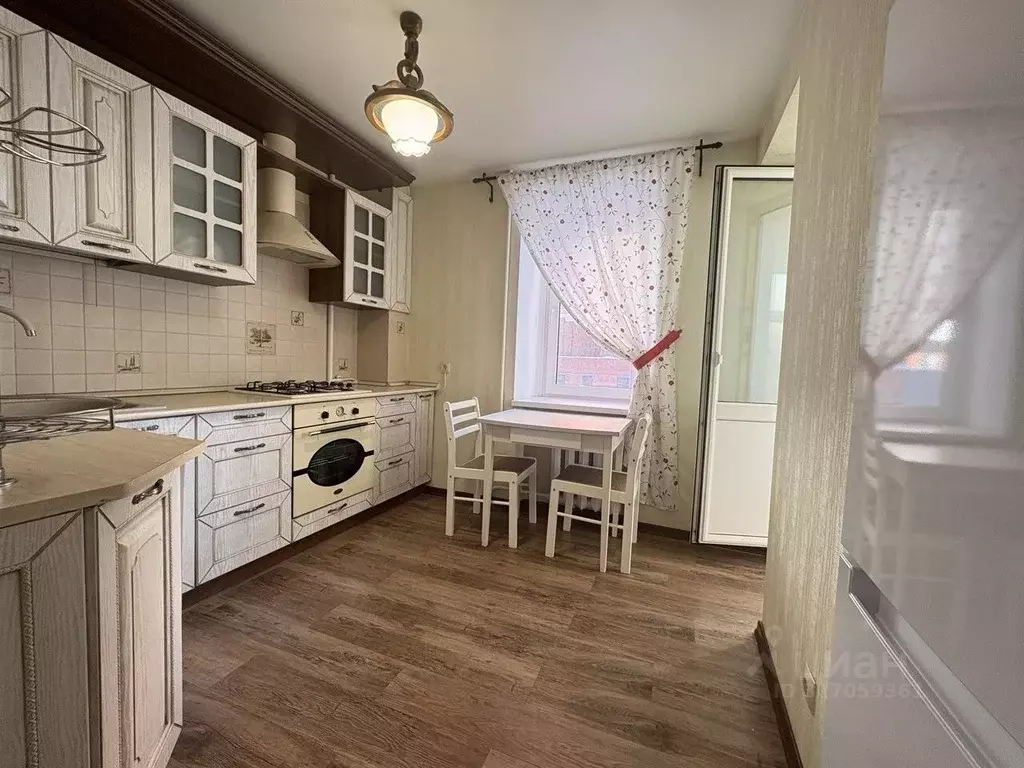 2-к кв. Свердловская область, Екатеринбург ул. Азина, 20к4 (50.4 м) - Фото 1