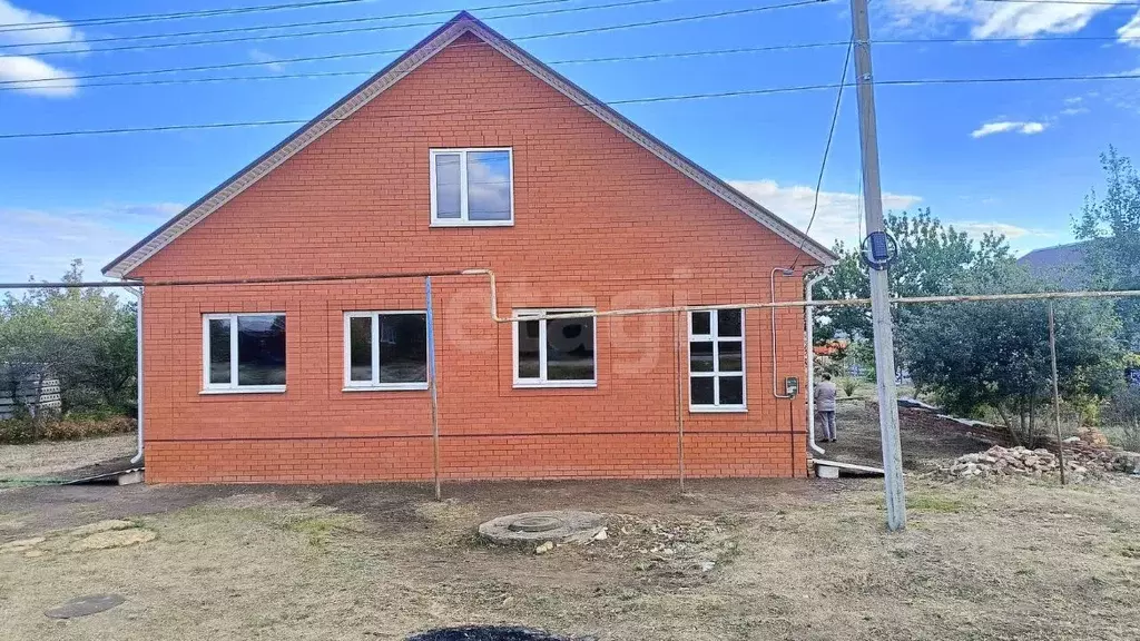 Дом в Белгородская область, Бирюч Красногвардейский район, ул. Красных ... - Фото 1