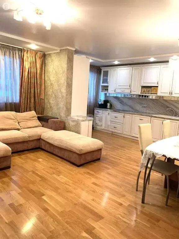 2-комнатная квартира: Тюмень, улица 50 лет Октября, 57Ак1 (79.8 м) - Фото 1