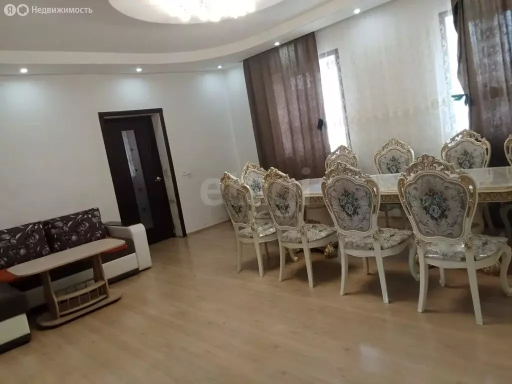 Дом в посёлок Угловой, массив Зона Удача, улица Таламбировых (230 м) - Фото 1