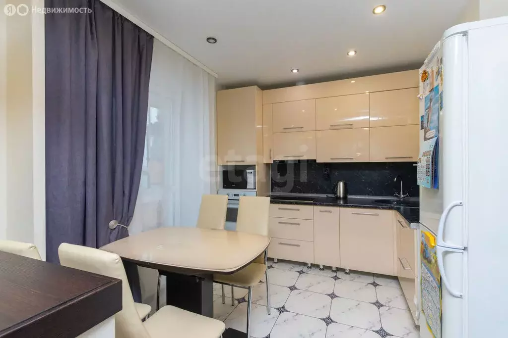 2-комнатная квартира: Тюмень, Западносибирская улица, 2 (53 м) - Фото 1