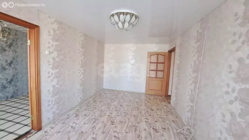 3-комнатная квартира: Златоуст, проспект имени Ю.А. Гагарина, 8-я ... - Фото 2