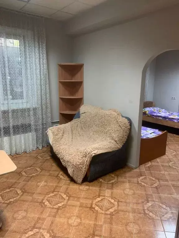 Комната Кемеровская область, Новокузнецк ул. Доз, 20 - Фото 2