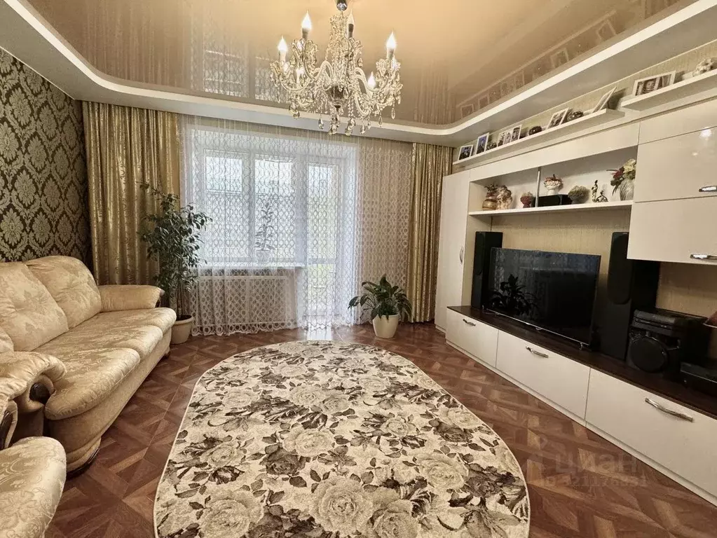 3-к кв. Кировская область, Киров ул. Защитников Отечества, 83 (90.0 м) - Фото 1