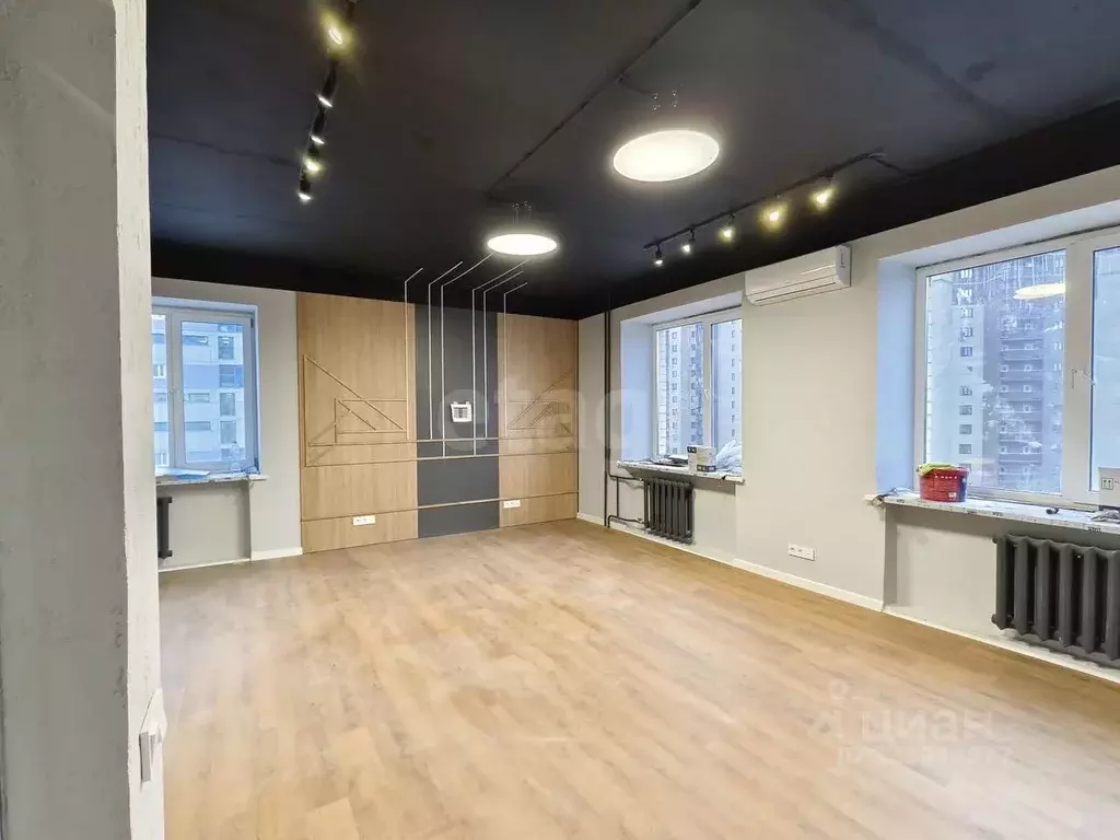 Офис в Тюменская область, Тюмень Одесская ул., 9 (34 м) - Фото 1