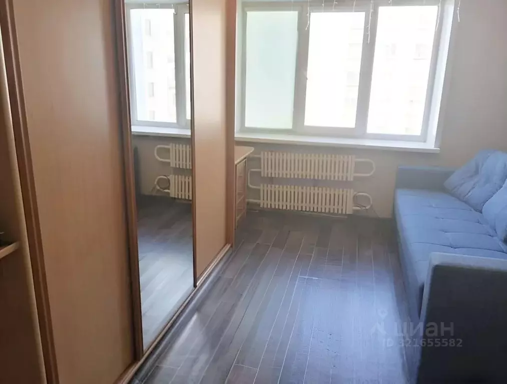 Комната Омская область, Омск Привокзальный мкр, ул. Карбышева, 38 ... - Фото 1