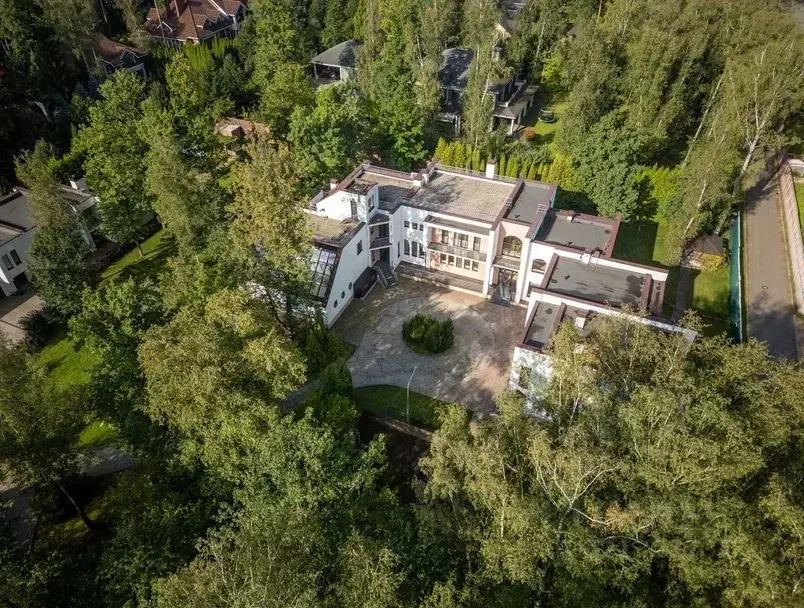 Дом в Москва д. Зименки, Антоновка кп,  (1500 м) - Фото 1