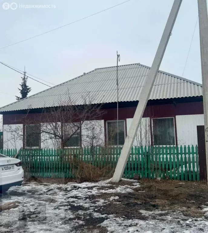 Дом в Калинино, улица Коммунаров, 1А (130 м) - Фото 1