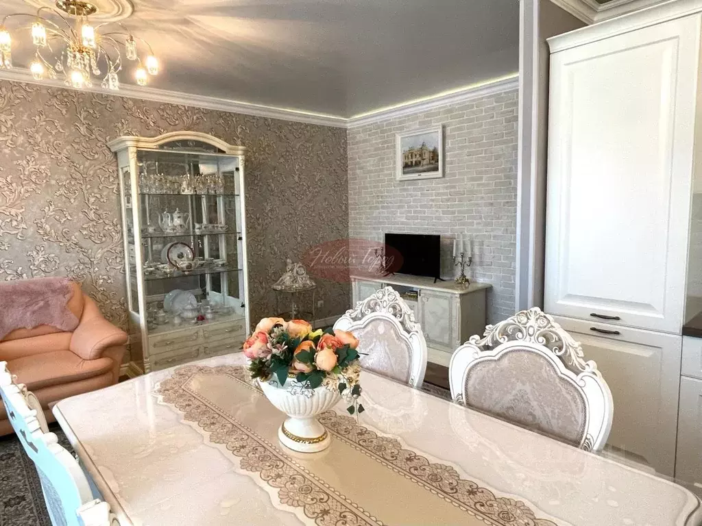 2-к кв. Тюменская область, Тюмень ул. Салтыкова-Щедрина, 58/1 (83.9 м) - Фото 1