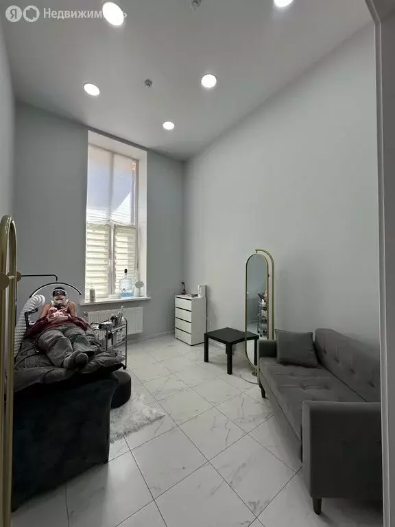 2-комнатная квартира: Октябрьский, улица Рахимьяна Насырова, 3 (61 м) - Фото 1