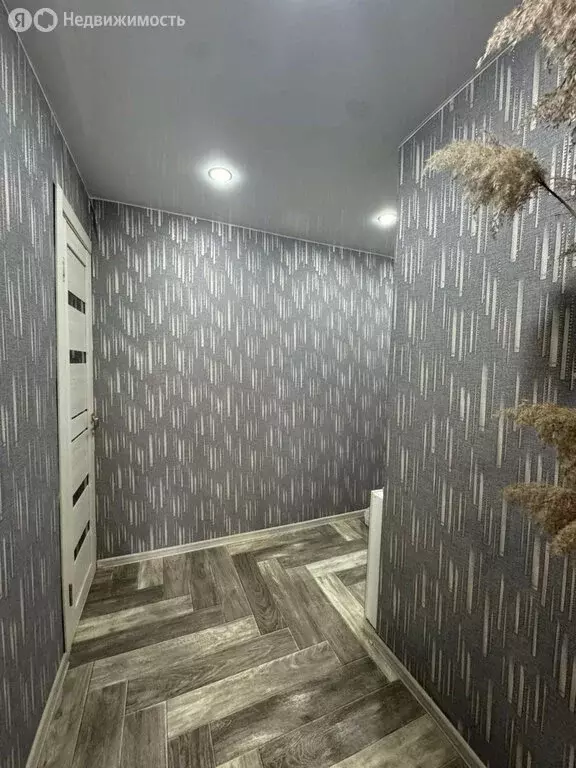 2-комнатная квартира: Комсомольск-на-Амуре, Комсомольская улица, 71к3 ... - Фото 2