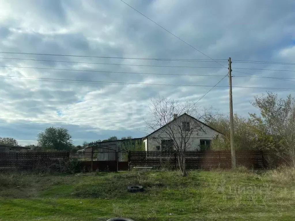 Дом в Крым, Кировский район, Токаревское с/пос, с. Шубино ул. ... - Фото 1