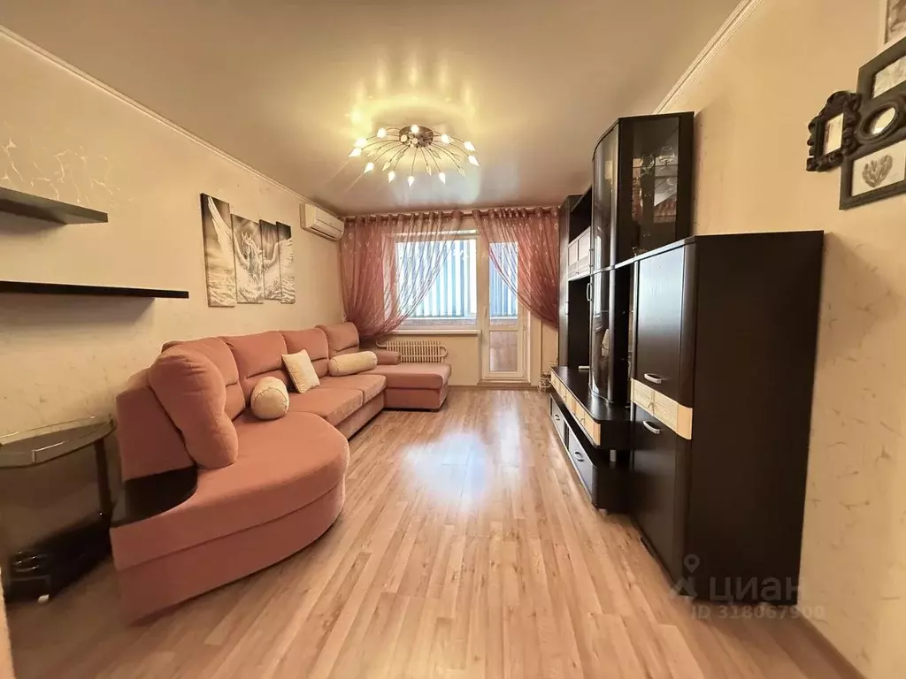 3-к кв. Оренбургская область, Оренбург Салмышская ул., 43 (62.0 м) - Фото 0