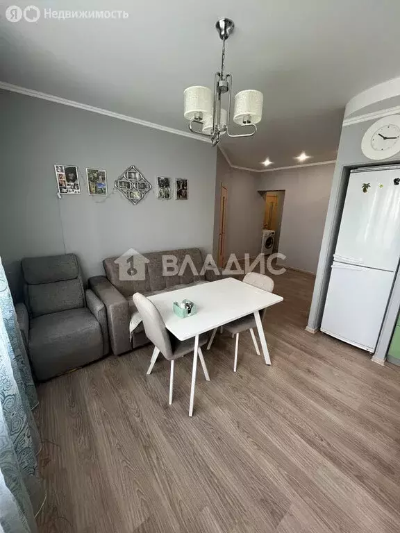 2-комнатная квартира: Тобольск, 10-й микрорайон, 63А (76 м) - Фото 2