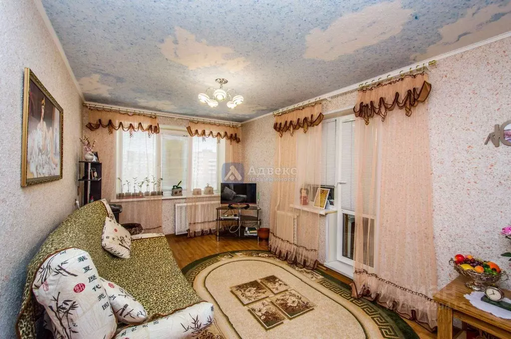 2-к кв. Тюменская область, Тюмень ул. Республики, 211 (54.2 м) - Фото 0