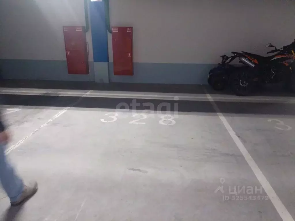 Гараж в Тюменская область, Тюмень ул. Федюнинского, 60с1 (15 м) - Фото 0