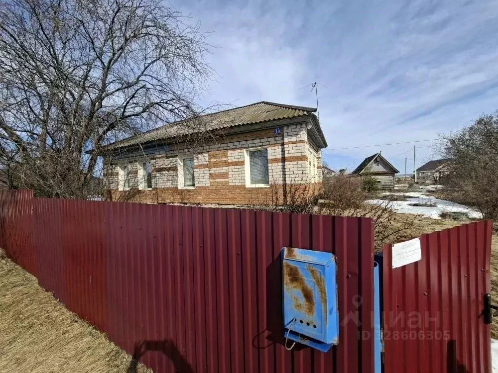 Дом в Башкортостан, Чишминский район, Алкинский сельсовет, с. ... - Фото 1