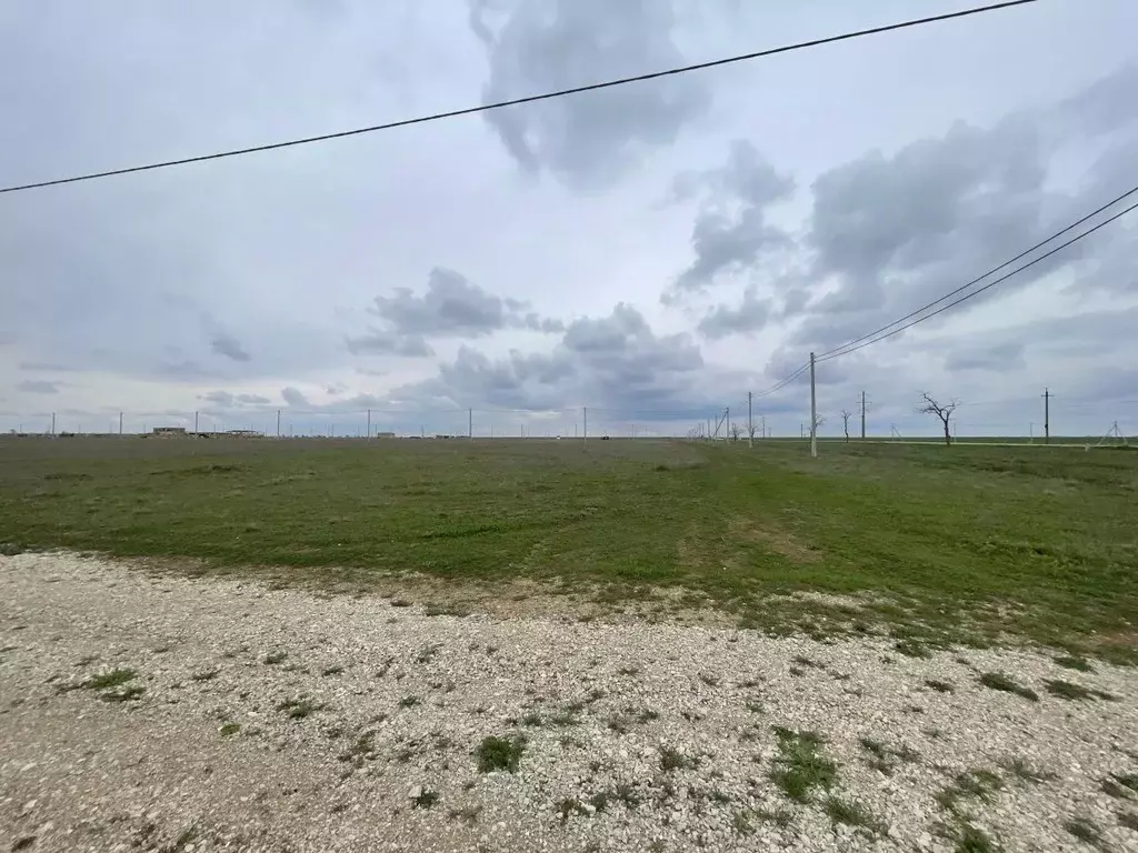 Участок в Крым, Сакский район, Штормовское с/пос, с. Крыловка ул. ... - Фото 1