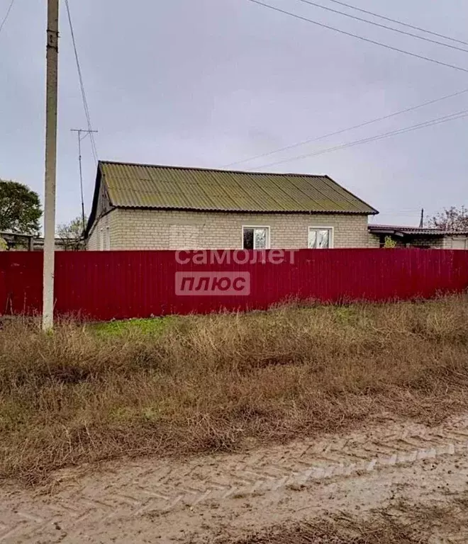 Дом в Саратовская область, Дергачевский район, Октябрьское ... - Фото 1