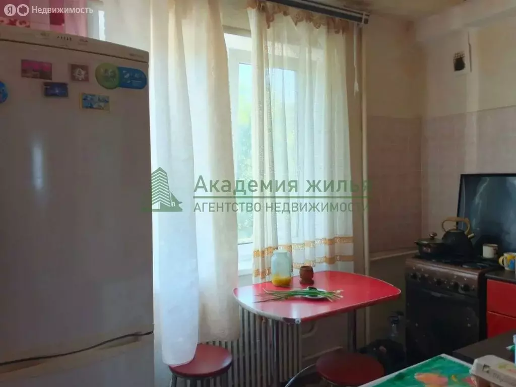 3-комнатная квартира: Энгельс, улица Колотилова, 18 (61.1 м) - Фото 1