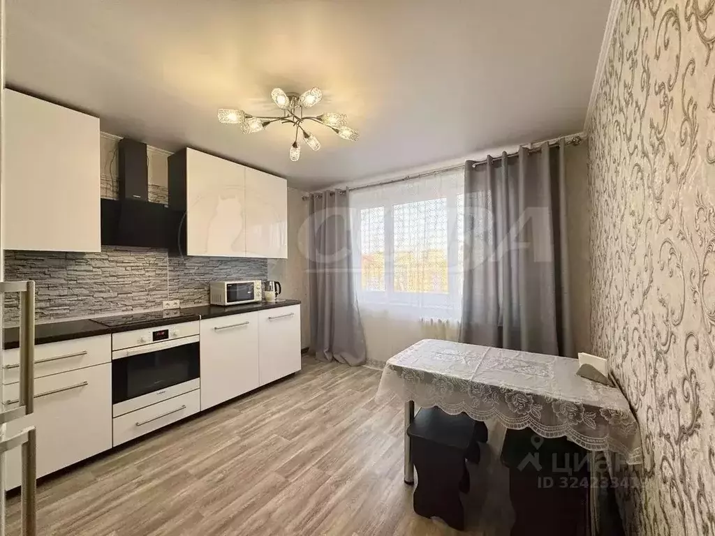 1-к кв. Тюменская область, Тюмень ул. Бориса Опрокиднева, 12 (40.0 м) - Фото 2