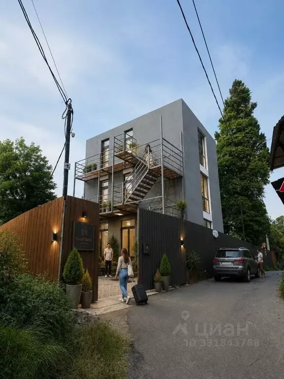 Дом в Краснодарский край, Сочи ул. Кирпичная, 36А (450 м) - Фото 2
