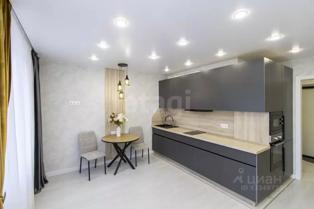 Студия Тюменская область, Тюмень ул. Республики, 204к5 (27.8 м) - Фото 1