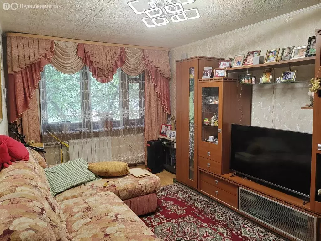 3-комнатная квартира: Новотроицк, улица Гагарина, 8 (62 м) - Фото 0