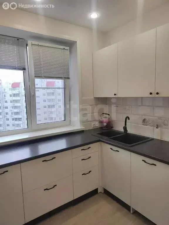 2-комнатная квартира: Тольятти, улица 40 лет Победы, 61В (64 м) - Фото 1