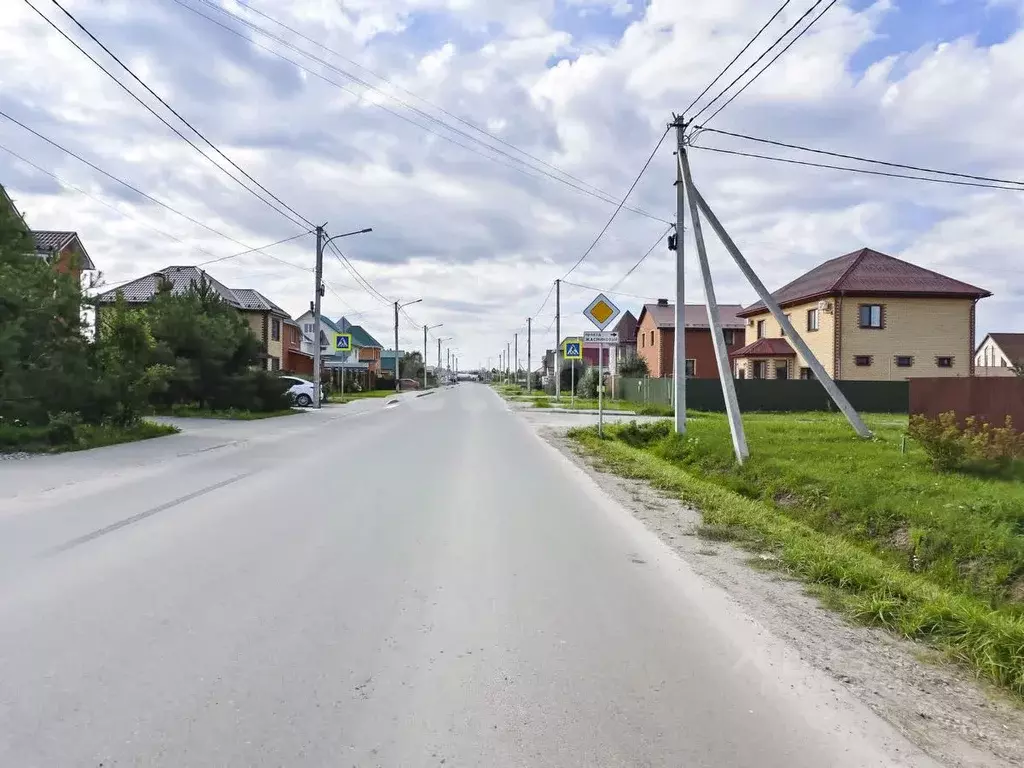 Участок в Тюменская область, Тюмень Казарово мкр, ул. Земляничная, 15 ... - Фото 0