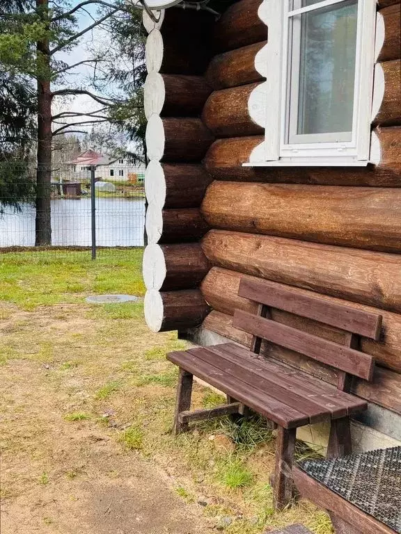 Дом в Ленинградская область, Лодейнопольский район, пос. Свирьстрой ... - Фото 1