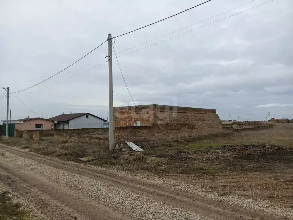 Участок в Крым, Черноморский район, с. Межводное ул. Карлеутская, 8 ... - Фото 1