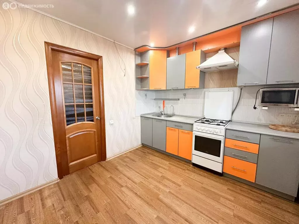 2-комнатная квартира: Бор, 2-й микрорайон, улица 2-й Микрорайон, 18А ... - Фото 0